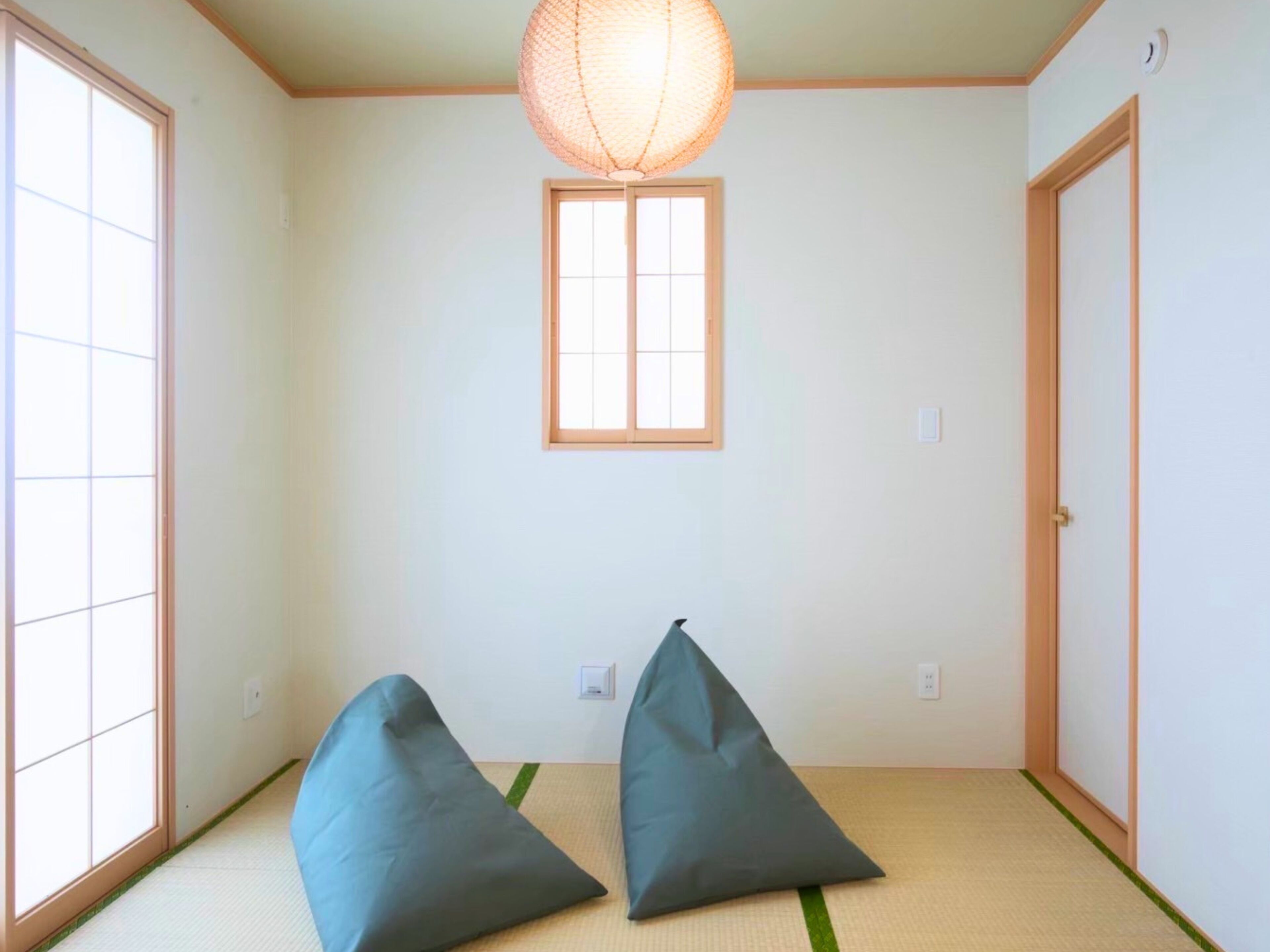 Desk, laptop workspace, iron/ironing board, free WiFi