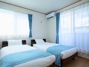 Desk, laptop workspace, iron/ironing board, free WiFi - Inamine Terrace (Nago)