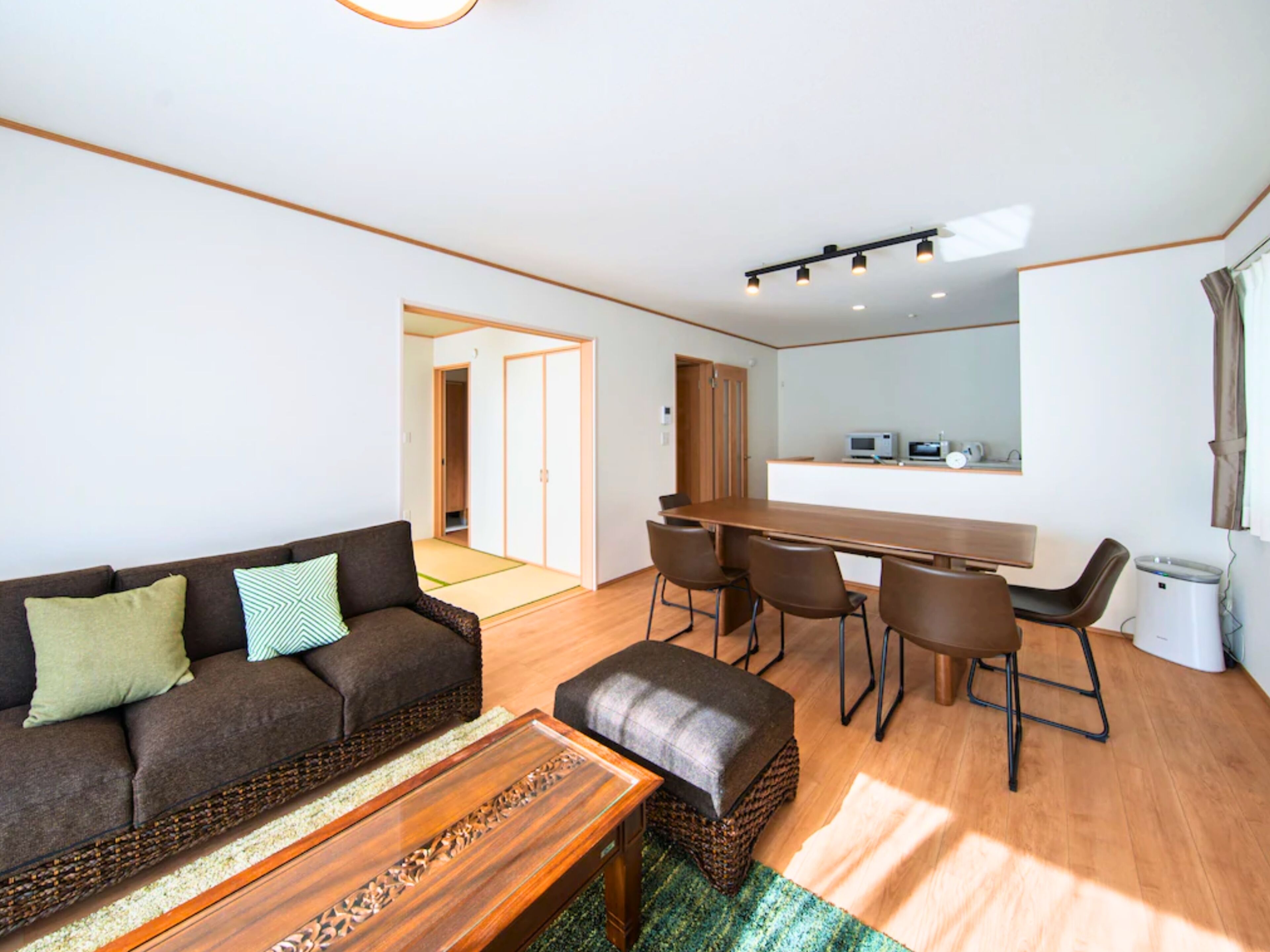 Desk, laptop workspace, iron/ironing board, free WiFi