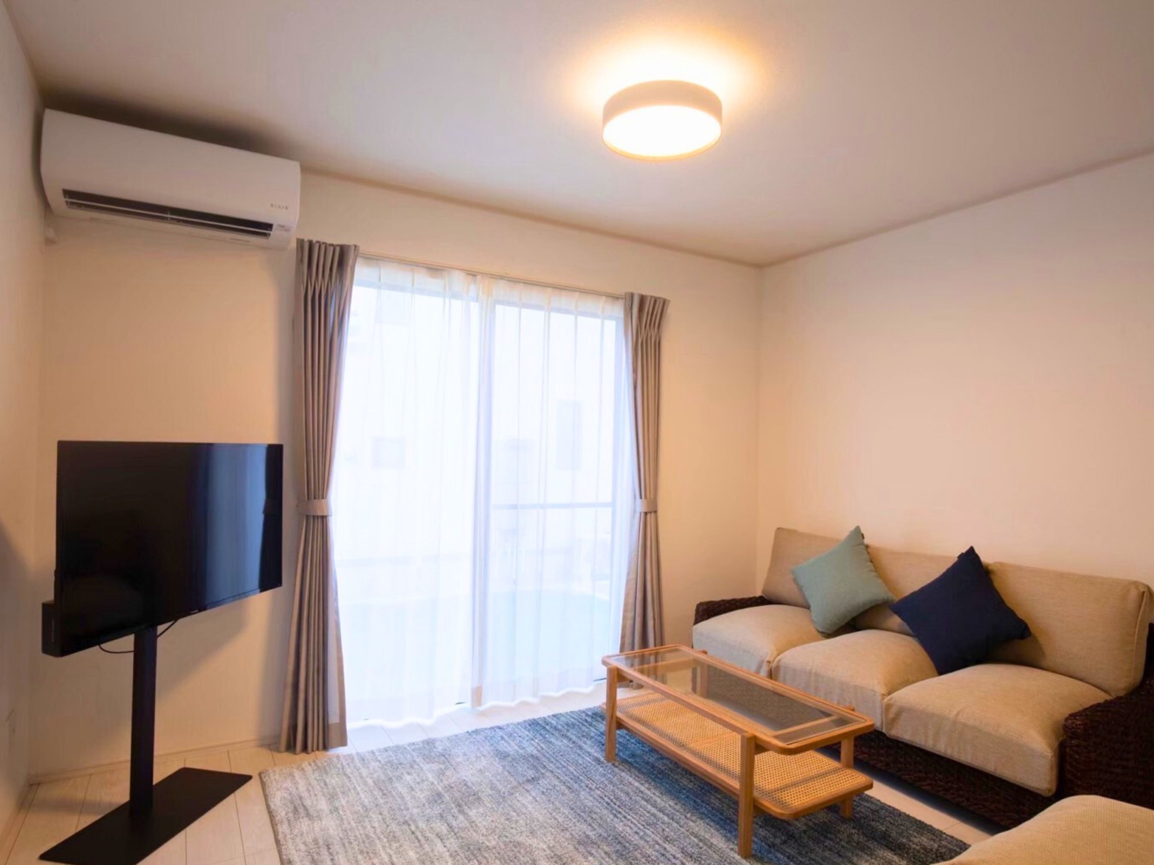 デスク、ノートパソコン用作業スペース、アイロン / アイロン台、WiFi (無料)