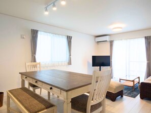 Desk, laptop workspace, iron/ironing board, free WiFi - Inamine Terrace (Nago)