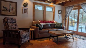 Smart TV, fireplace, books - S'More the Merrier! 3BR/3BA Indian Lake escape. Year round family memories & fun (Indian Lake)