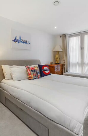 1 bedroom, desk, iron/ironing board, WiFi - Best location! Shoreditch 5 min walk Old St Tube (London)