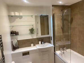 Towels, soap, toilet paper - Best location! Shoreditch 5 min walk Old St Tube (London)