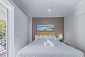 Iron/ironing board, free WiFi - Spa Haven 18A Top Floor Private Spa (Airlie Beach)