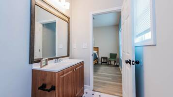 Fer et planche Ă repasser, Wi-Fi, draps fournis