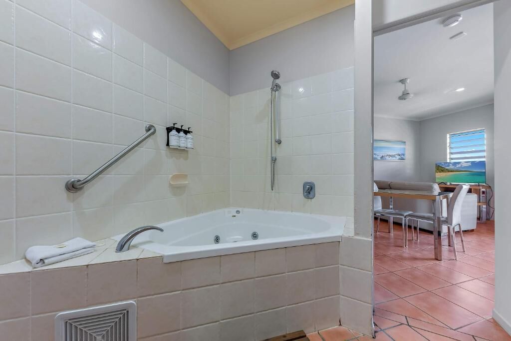 Basic-Apartment, 1 King-Bett, Balkon, Meerblick | Badezimmer