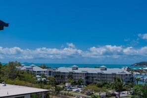Exterior - Spa Haven 18B Top Floor In Room Spa (Airlie Beach)