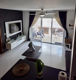 Smart TV - Oceanview 2BR + Beachfront Balcony + Sea & Sunset (Punta Cana)