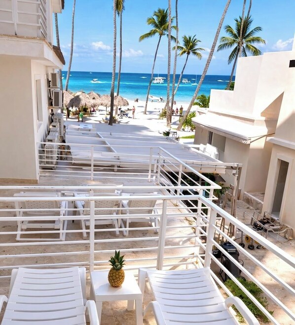 Terrace/patio - Oceanview 2BR + Beachfront Balcony + Sea & Sunset (Punta Cana)