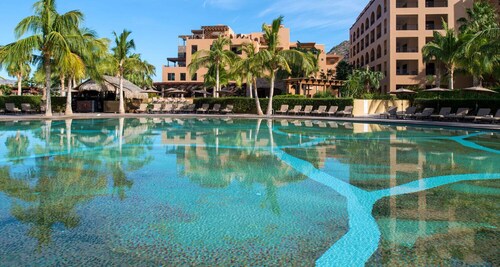 Elegant Deluxe Suite with Modern Comforts & Resort‑Style Amenities.