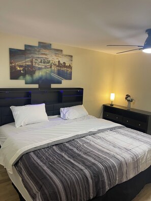5 bedrooms, WiFi, bed sheets - 5/3 Modern Home with high speed internet 5 Min to Airport,Highway,Beaches,office (Tampa)