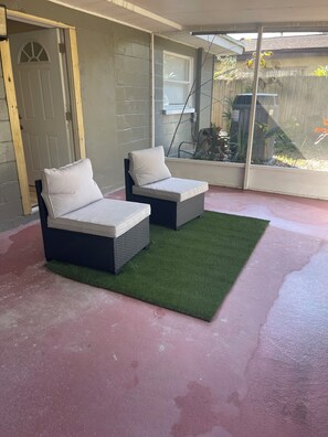 Terrace/patio - 5/3 Modern Home with high speed internet 5 Min to Airport,Highway,Beaches,office (Tampa)