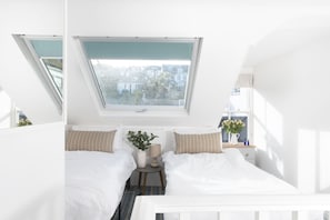 2 bedrooms, Internet, bed sheets - Walters on The Digey - 100m to beach - pets allowed (St Ives)