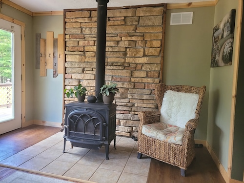 Serene 2-bedroom cottage in charming Hawley
