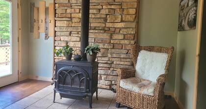 Serene 2-bedroom cottage in charming Hawley