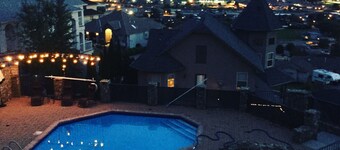 Luxury Knox Mountain Retreat Overlooking Downtown Kelowna And Okanagan Lake