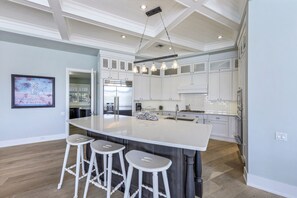 Mikroaaltouuni, uuni, liesi, astianpesukone