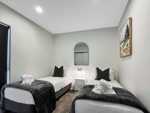 3 bedrooms, iron/ironing board, WiFi, bed sheets