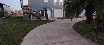 Centrally Located 2BR Port O'Connor Home w/ Large Deck & Plenty of Parking