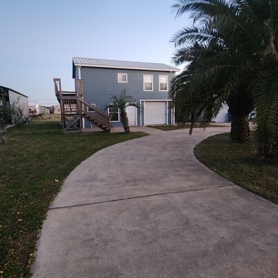 Centrally Located 2BR Port O'Connor Home w/ Large Deck & Plenty of Parking