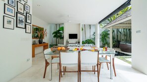 Vila, pemandangan kolam renang | Ruang makan