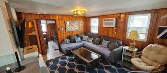 Cozy 2-bedroom house Beach Haven Pirate cove