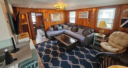 Cozy 2-bedroom house Beach Haven Pirate cove