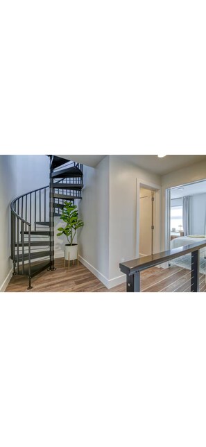 Interior - Newer townhome in tranquil Traverse City private rooftop short walk to the beach (Traverse City)