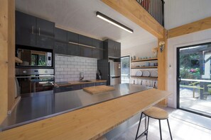 Refrigerador, microondas, horno, placa de cocina