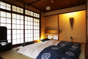 2 bedrooms, iron/ironing board, free WiFi, bed sheets - Private Japanese Family Beach House (茅ヶ崎市)