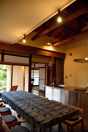 Dining - Private Japanese Family Beach House (茅ヶ崎市)