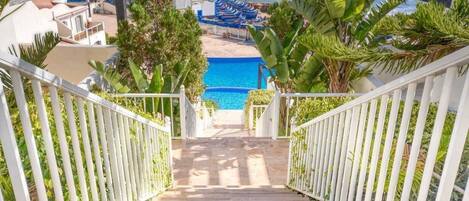 المنطقة المحيطة بالمنشأة