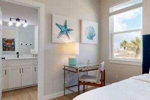 4 bedrooms, desk, free WiFi, bed sheets - Shared Heated Pool, Walk to the Beach, Pet Friendly, Golf Cart Included (Port Aransas)