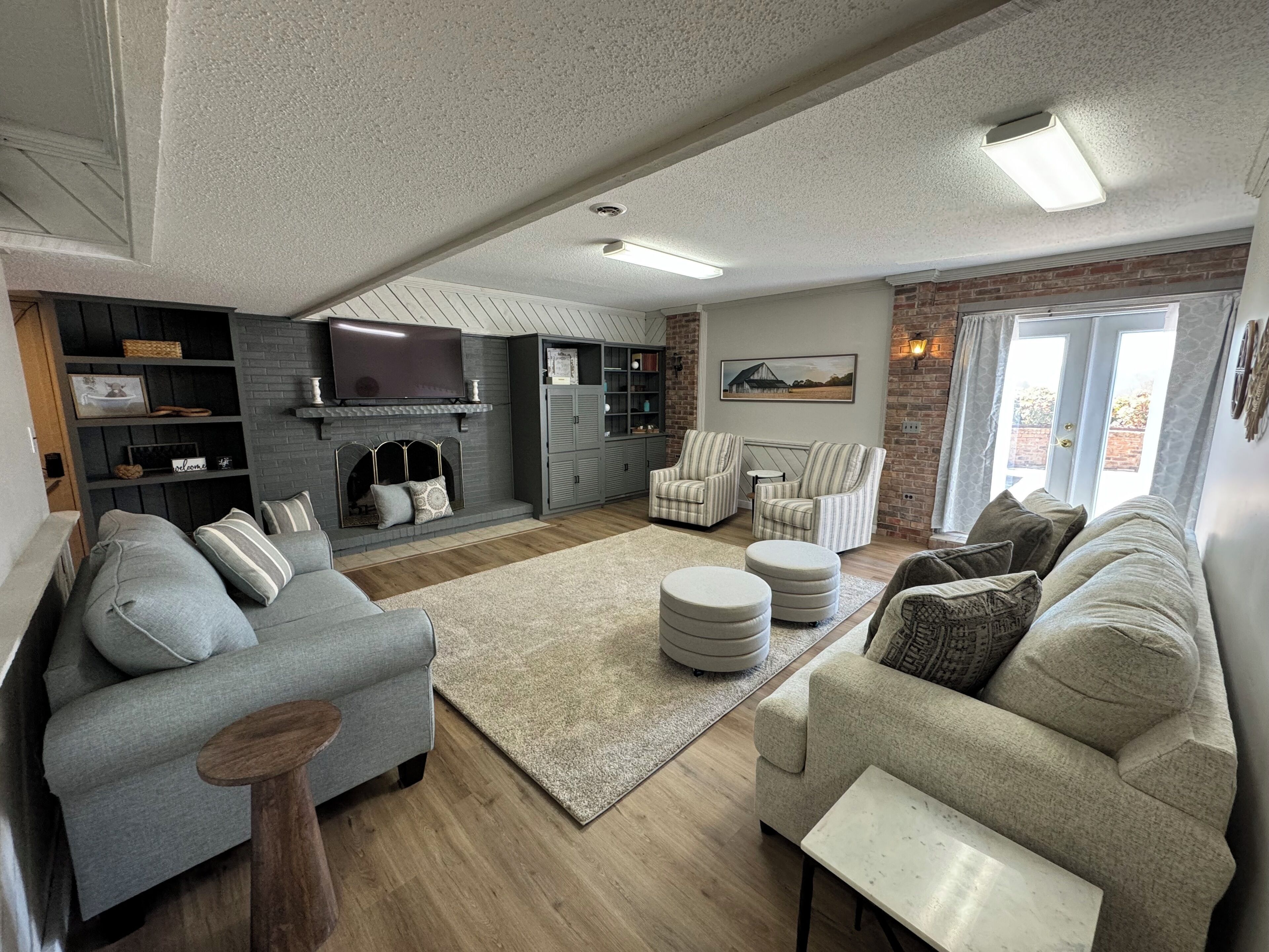 Smart TV, fireplace, books