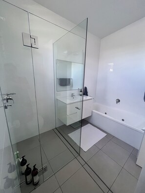 Jetted tub, hair dryer, towels, soap
