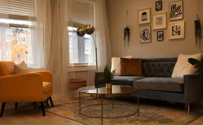 Living area - Trendy Home +Private Parking+ 5 min walk to Metro (Washington)