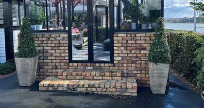 Escape to La Belle Maison, a beautifull 3 Bedroom villa in central Tauranga.