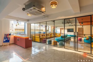 Lobby - Zostel Noida (Noida)