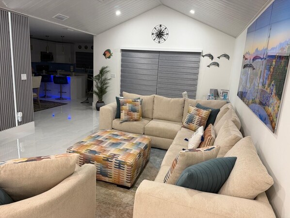 Living area - Charming Fort Myers Beach Escape 2BR/2BA Near Sand & Sun restaurants and fun. (Fort Myers Beach)
