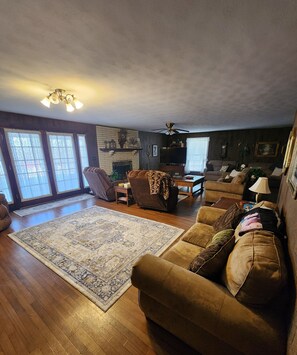 Smart TV, fireplace, DVD player, books