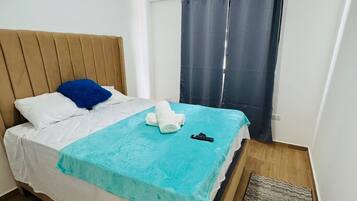 2 makuuhuonetta, silitysrauta/-lauta, ilmainen Wi-Fi, vuodevaatteet