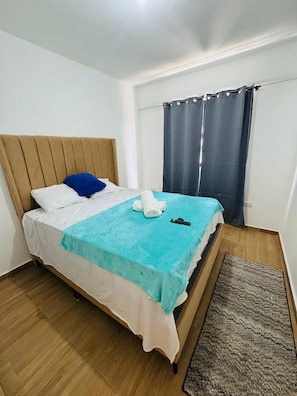 2 habitaciones, tabla de planchar con plancha, wifi y ropa de cama