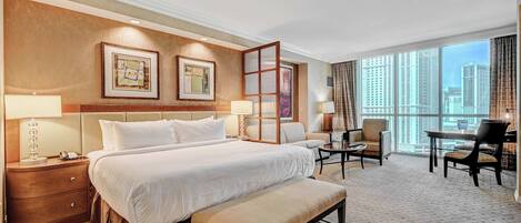 Bureau, fer et planche Ă repasser, Wi-Fi, draps fournis