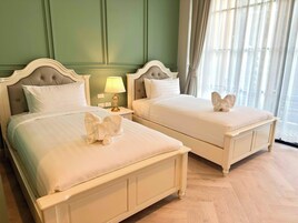 Standard Twin Room | In-room safe, blackout drapes, free WiFi