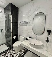 Family Quadruple Room, Garden View | Bathroom