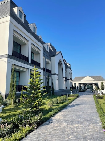 Exterior. Paradhevi Boutique