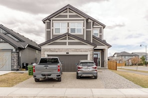 Exterior - A Cozy Home Away From Home at South East Calgary (Calgary)