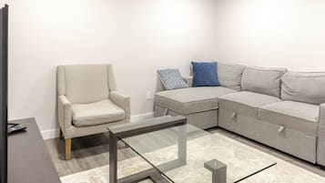 Apartment, 2 Bedrooms | Living room