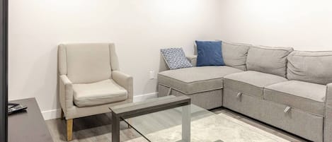 Apartment, 2 Bedrooms | Living room